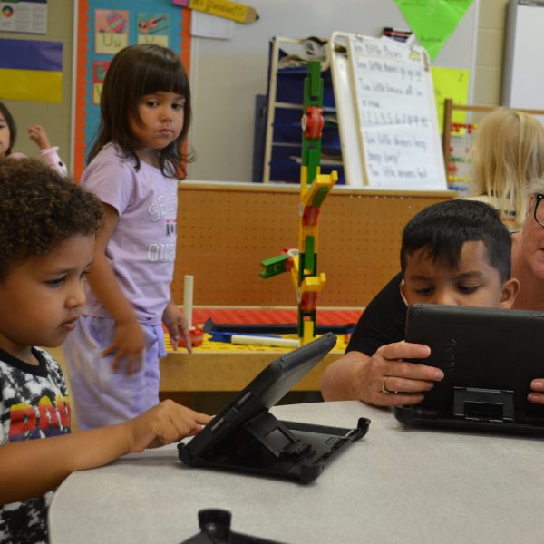kindergarten students on computers