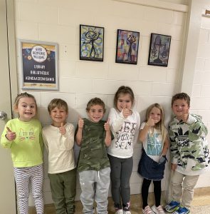 Six students give the thumbs up for Franco Ontarien Day